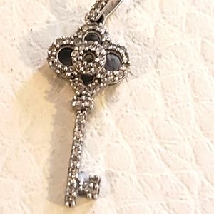 14K White gold w diamonds key charm